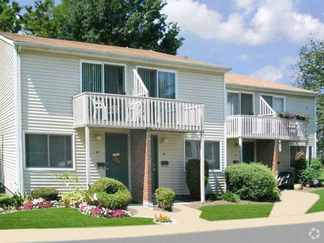 Cedar Village Apartments interior, photo 1